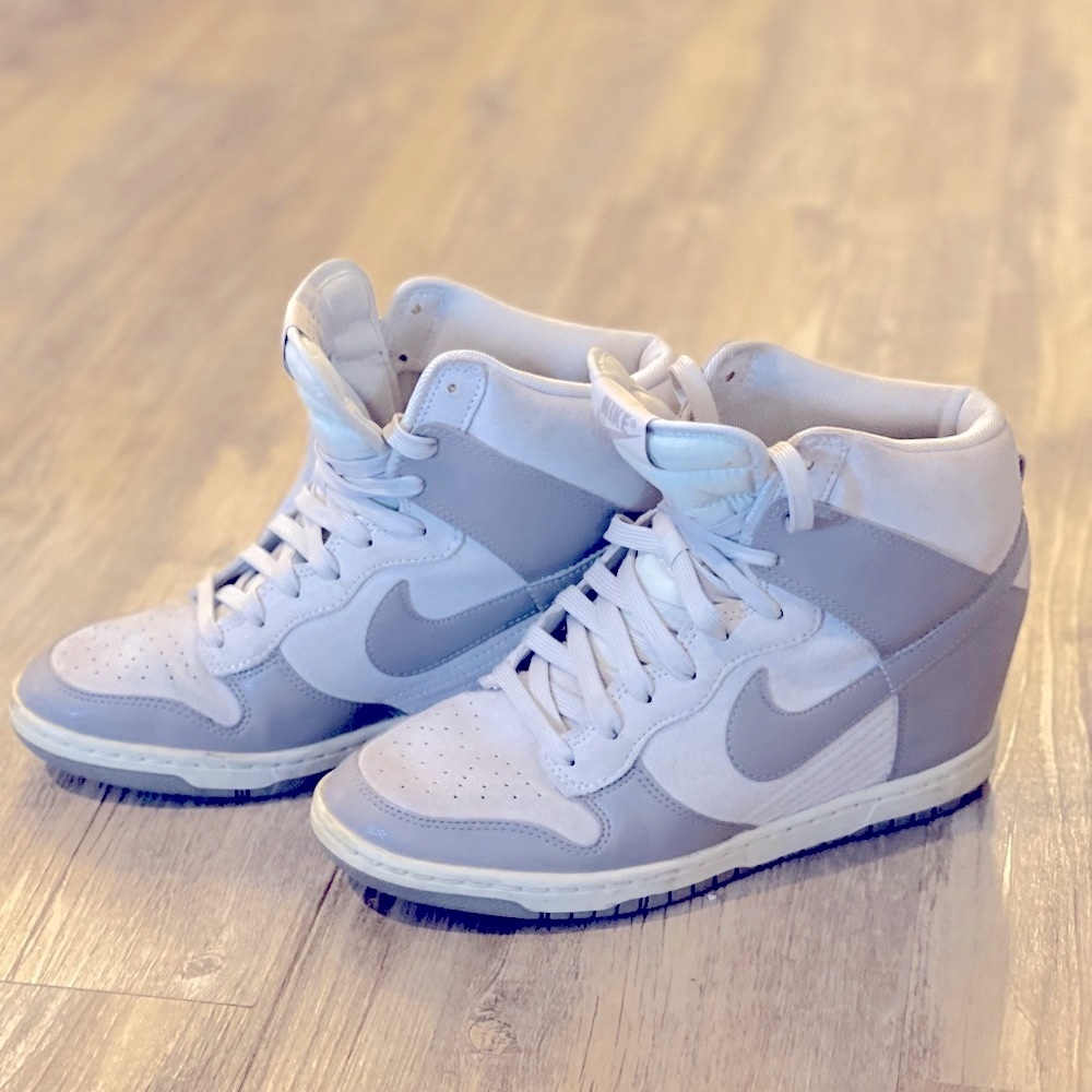 Wine woman’s Nike air wedges.